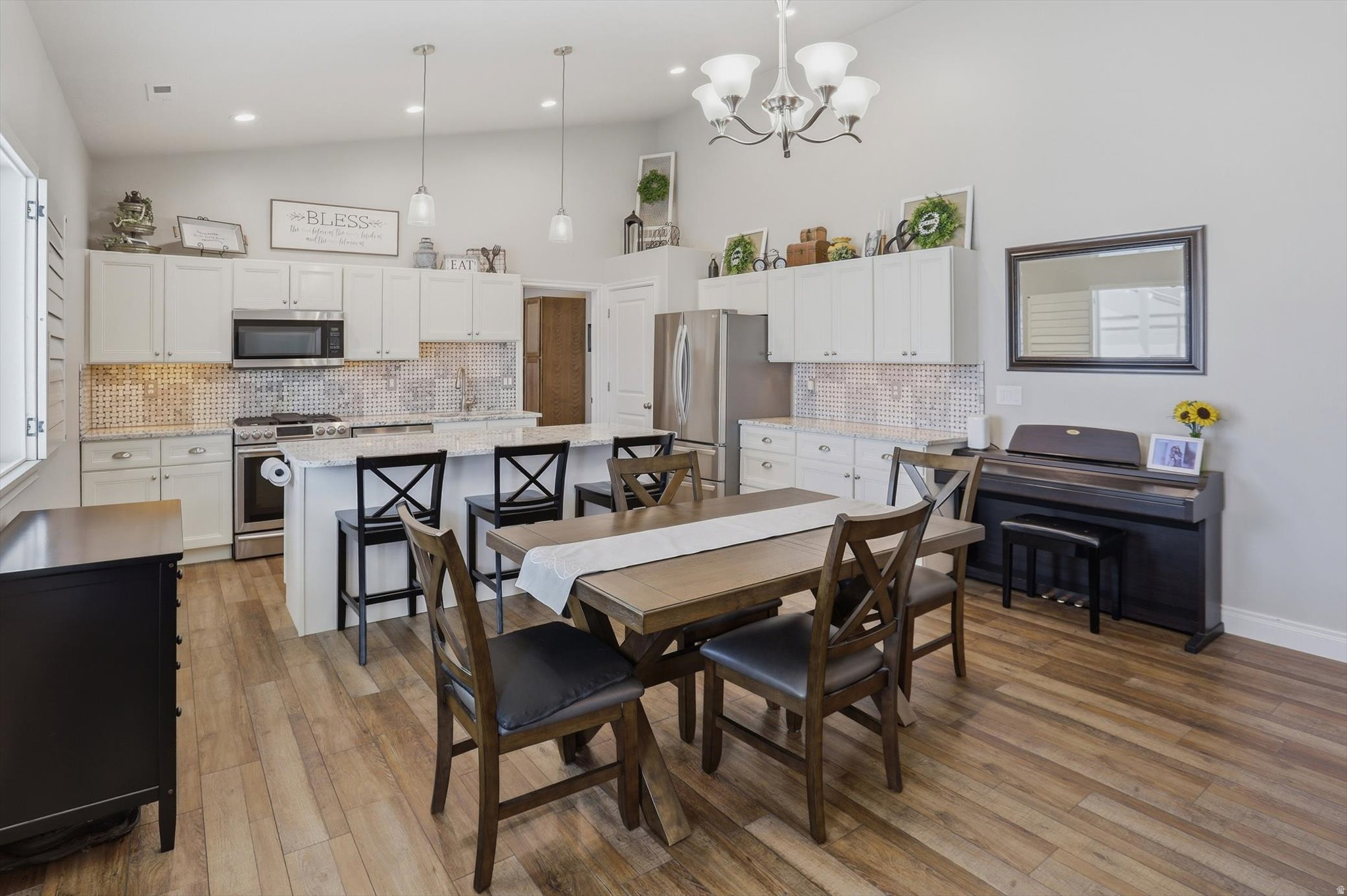 CHATEAU RIVER PH2 - Residential