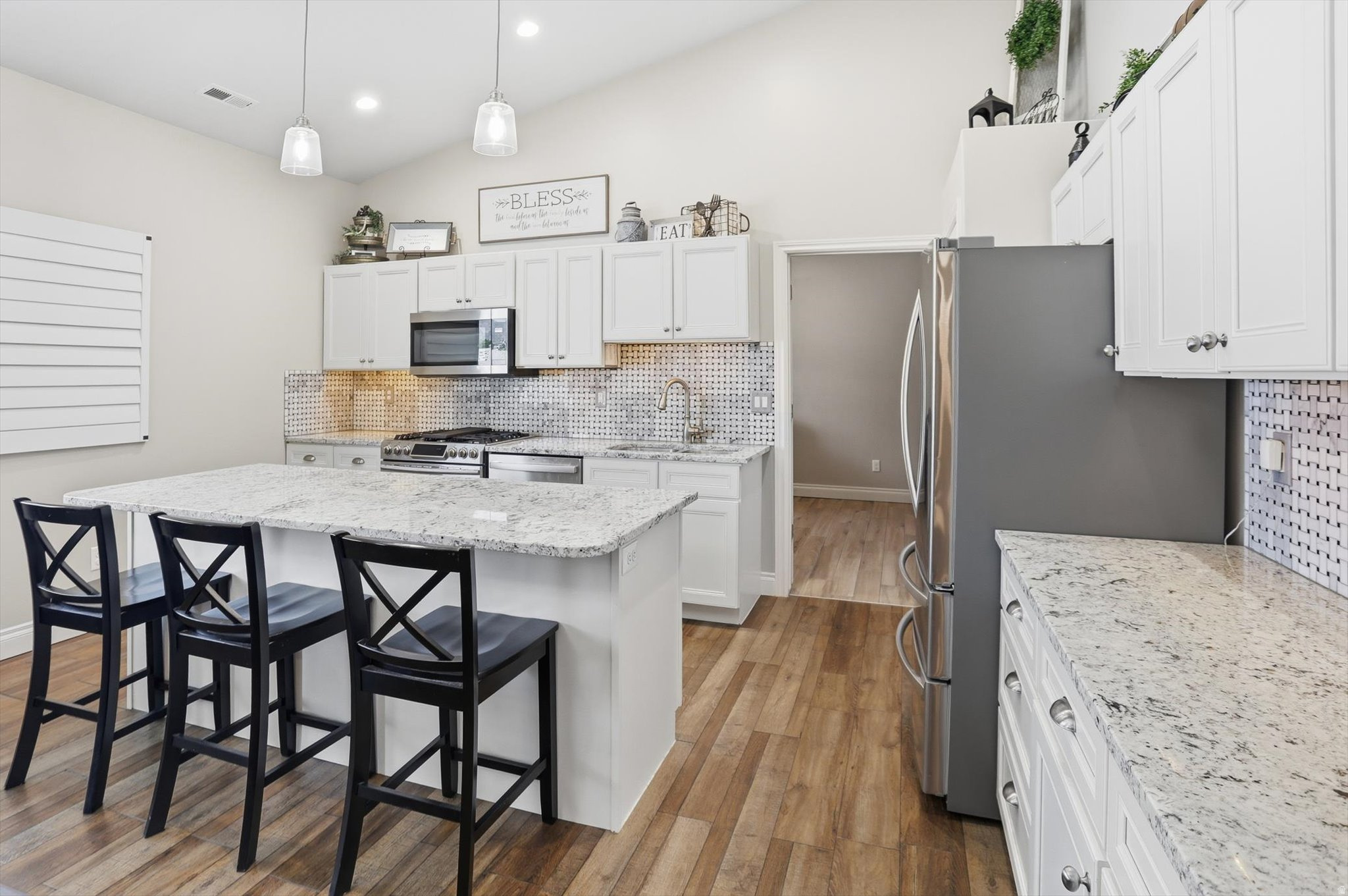 CHATEAU RIVER PH2 - Residential