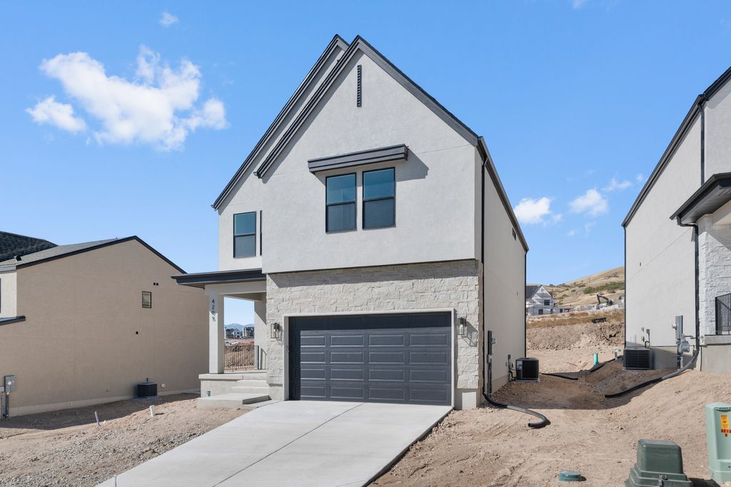 Photo of 178 W LEVENGROVE DR #212, Lehi, UT 84043 (MLS # 2139146)