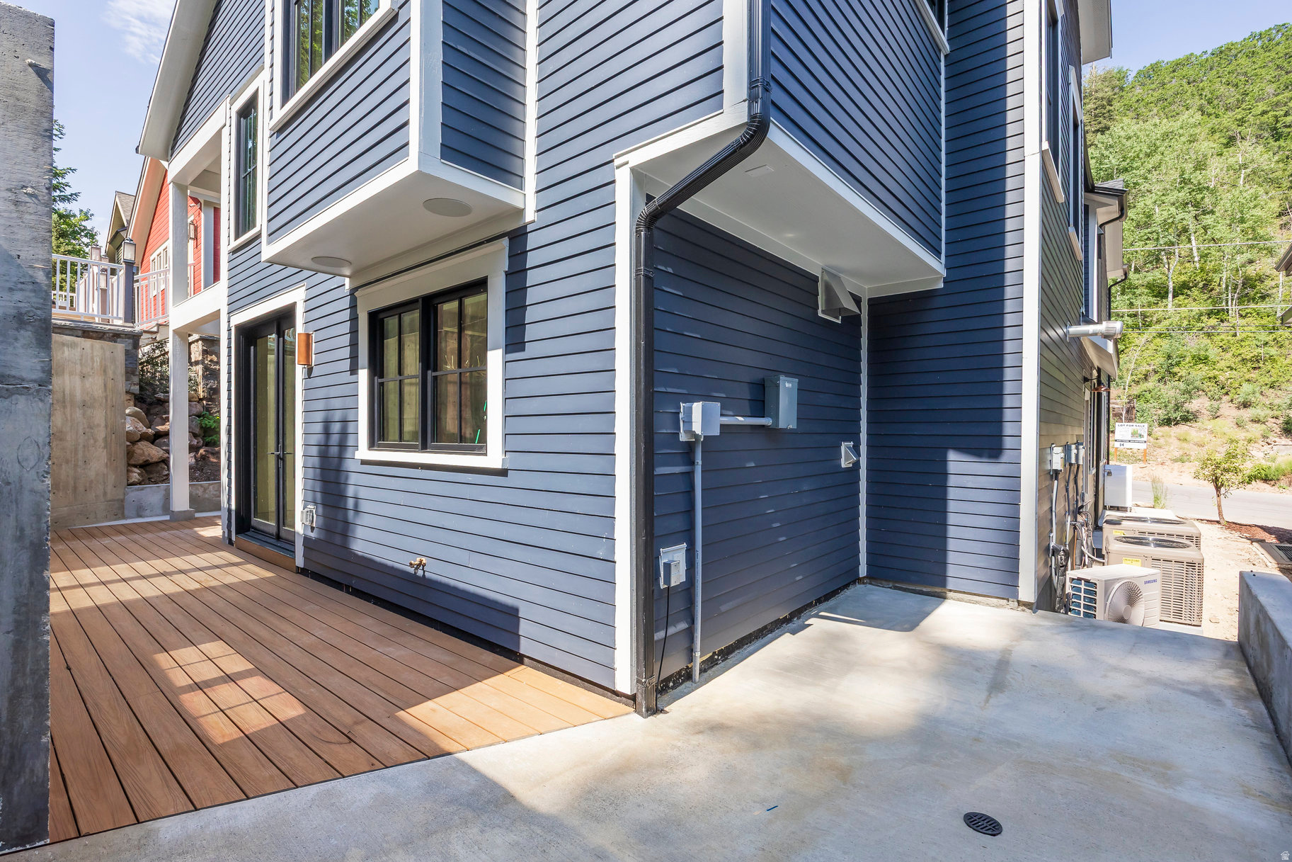 DALY WEST - Residential