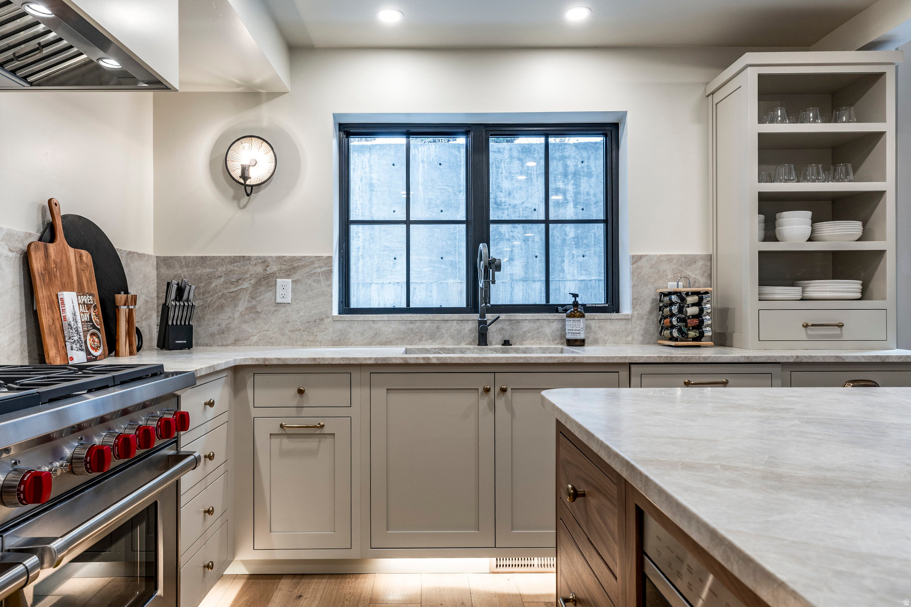 DALY WEST - Residential