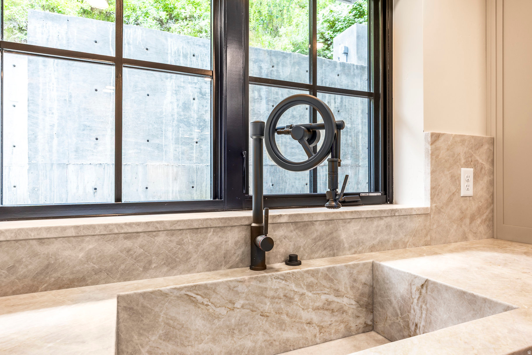 DALY WEST - Residential