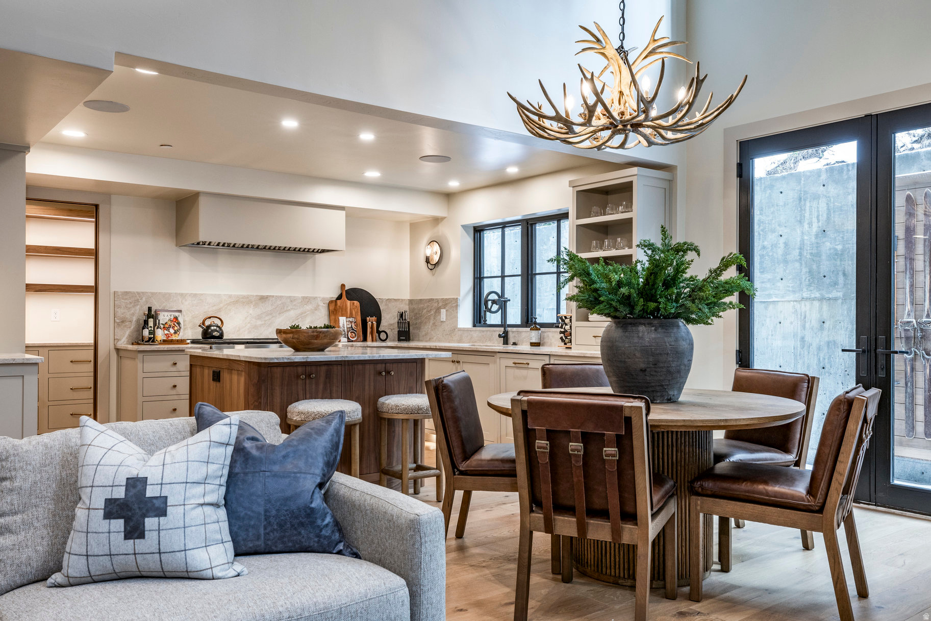 DALY WEST - Residential