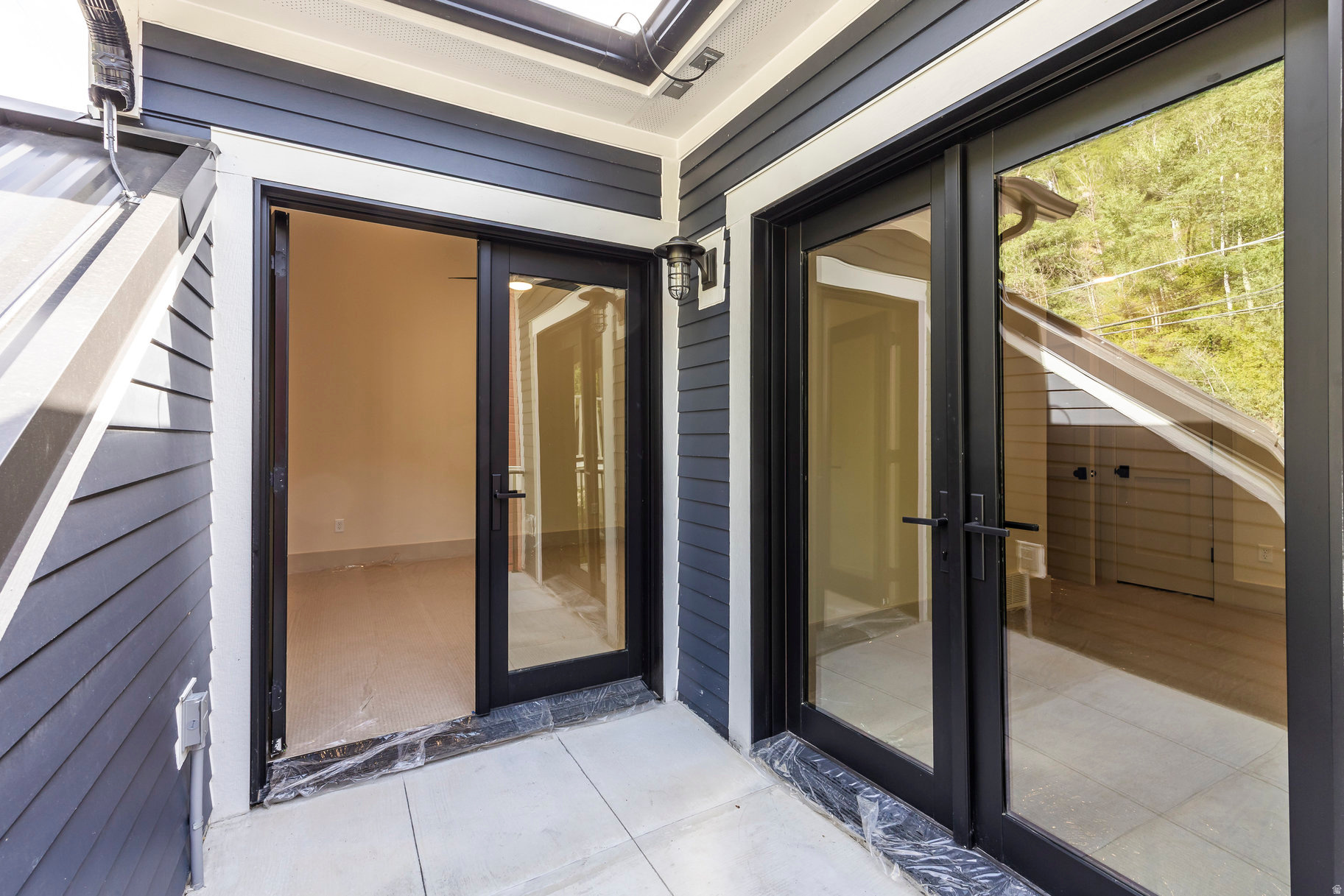 DALY WEST - Residential