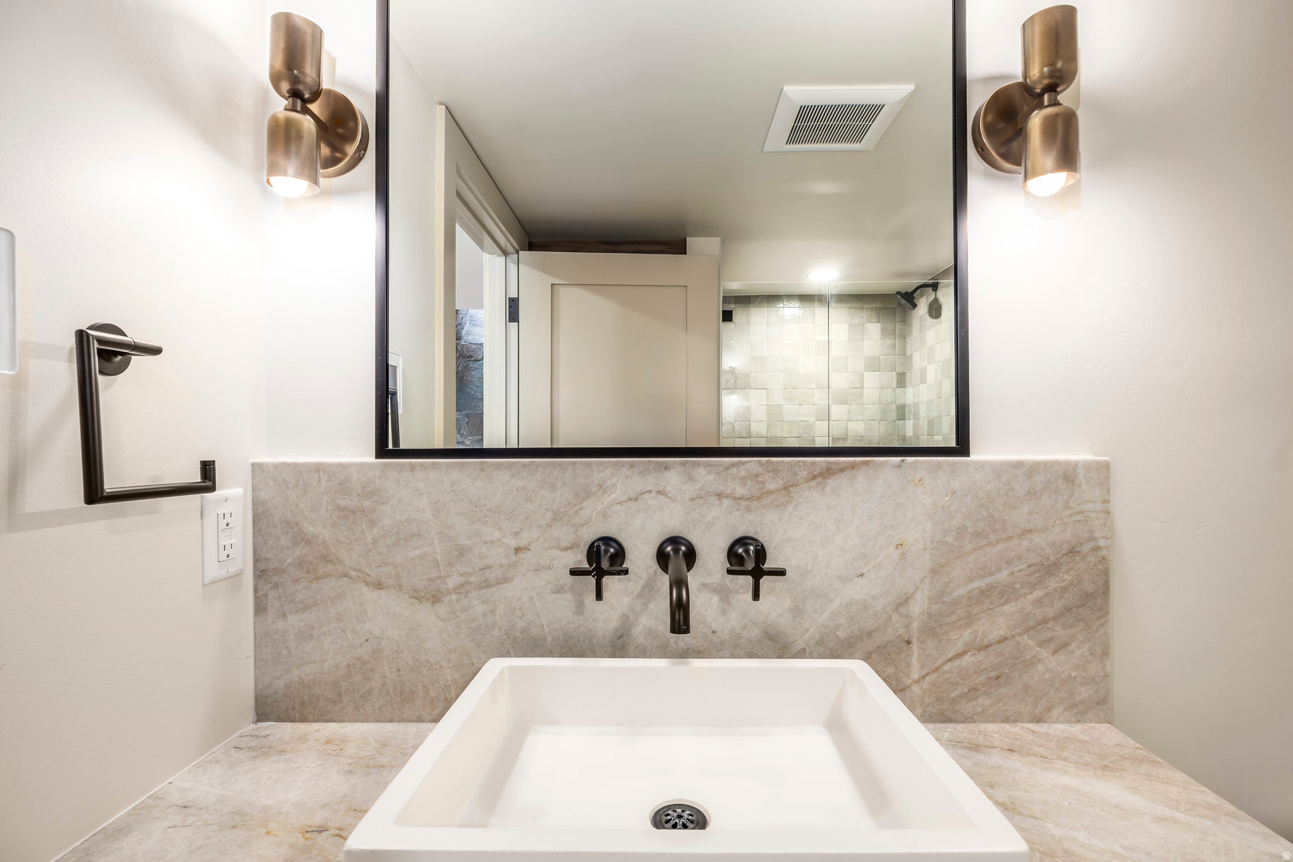 DALY WEST - Residential