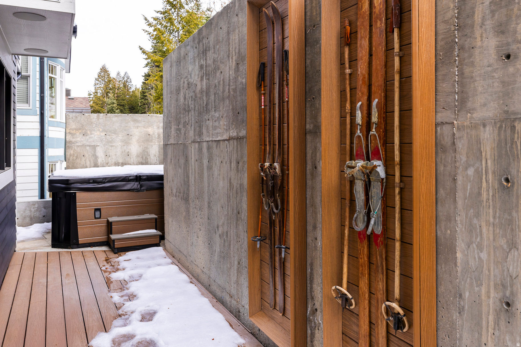 DALY WEST - Residential