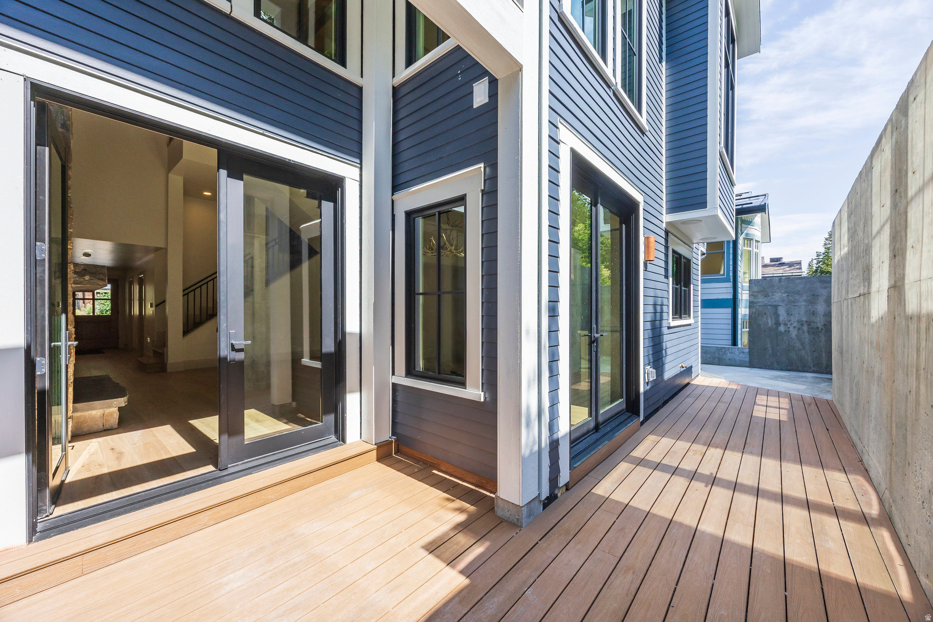 DALY WEST - Residential