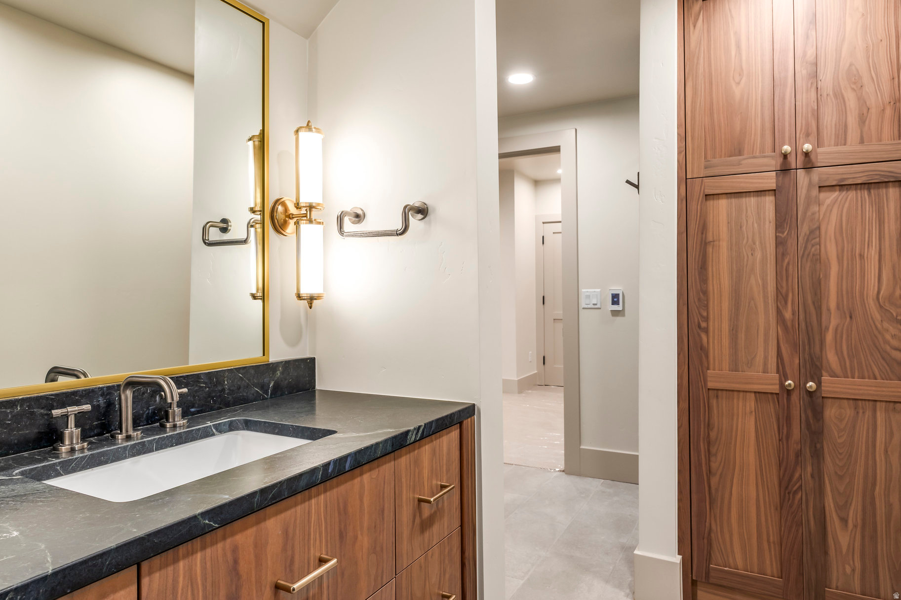 DALY WEST - Residential