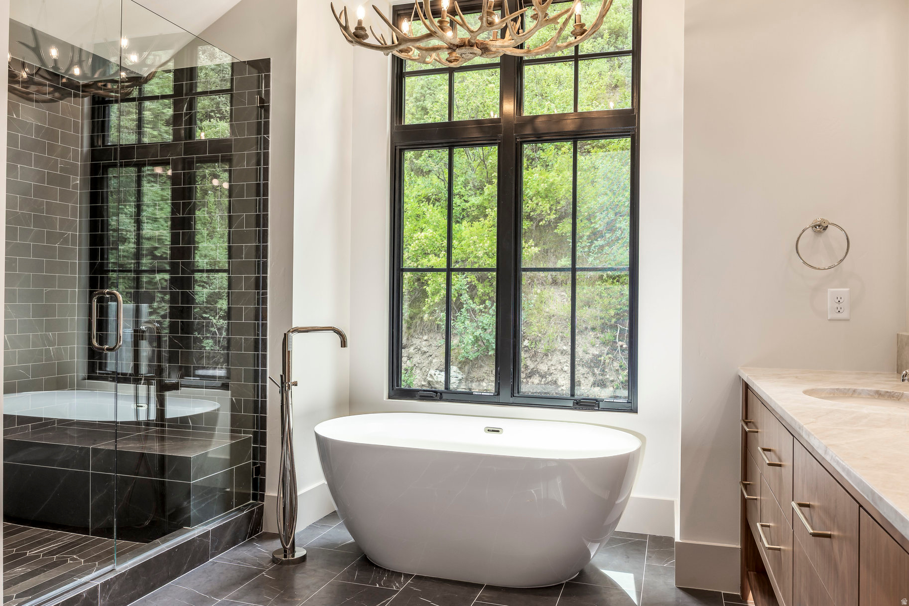 DALY WEST - Residential