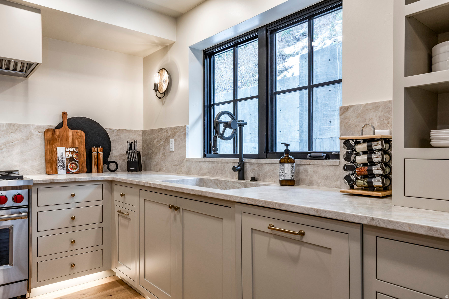 DALY WEST - Residential