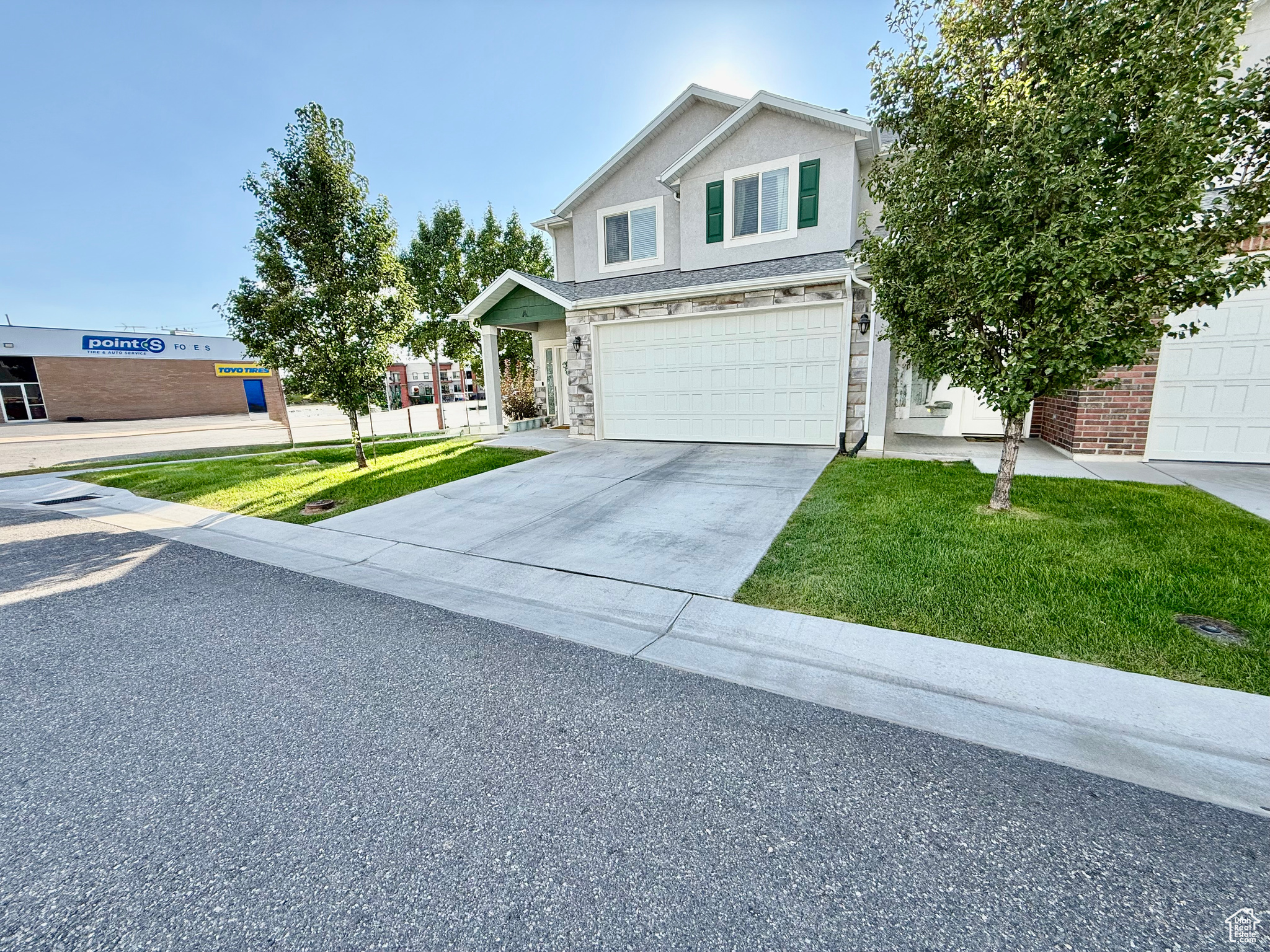 FALCON CORNER TOWNHOME - Residential
