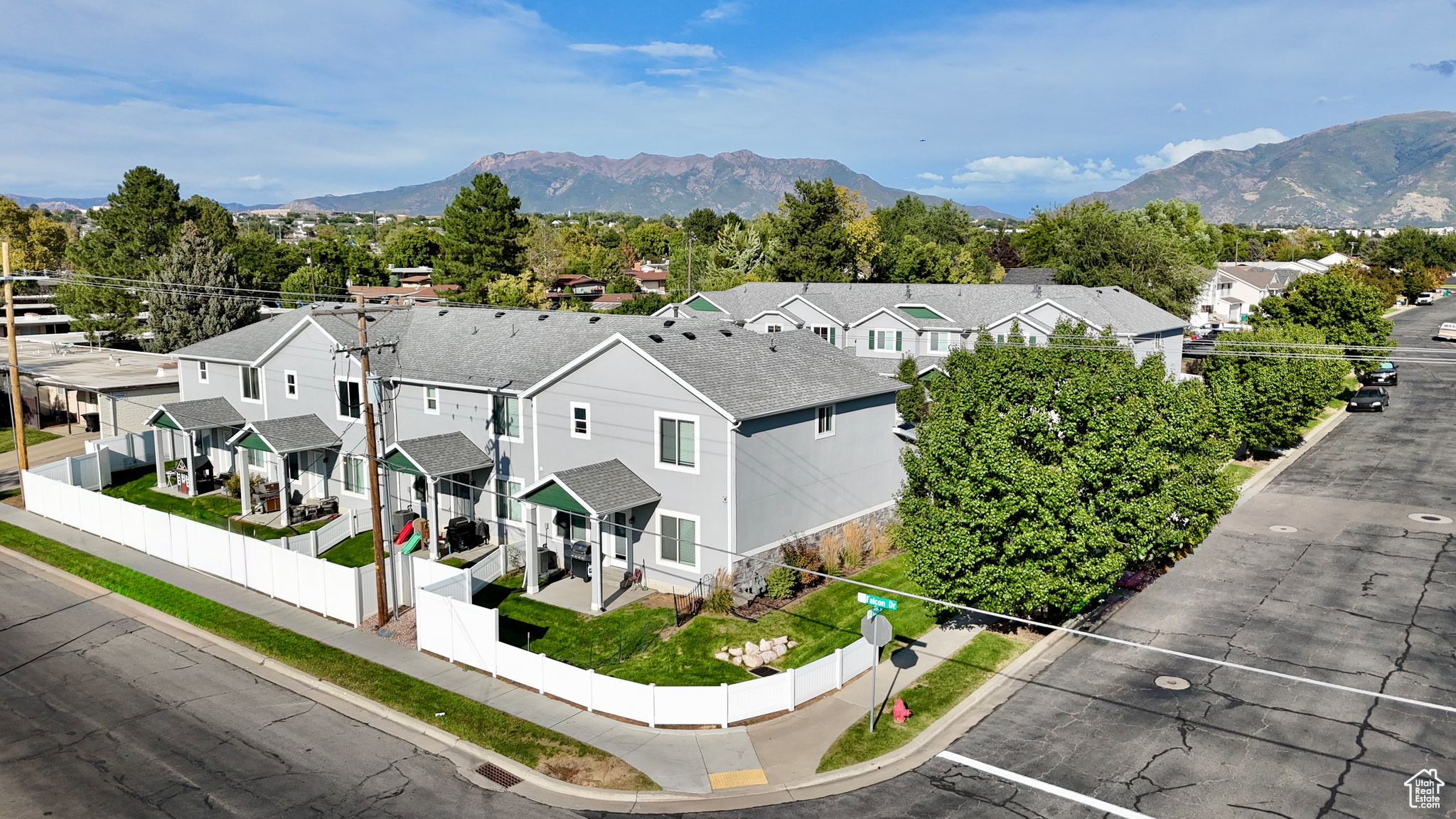 FALCON CORNER TOWNHOME - Residential