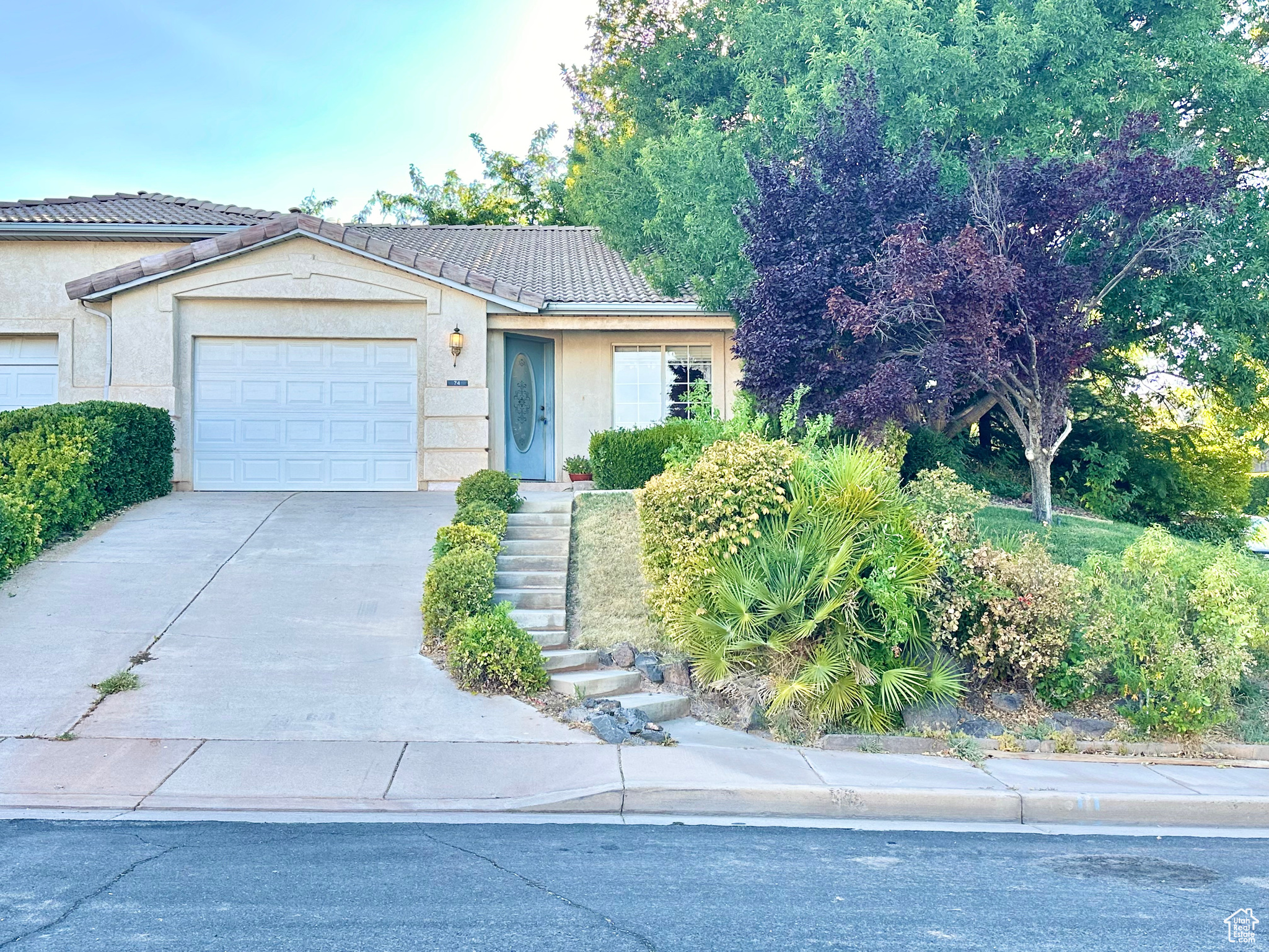 Back on the market. Buyer fell through. Great house at a great price. NO HOA! Single level living, Santa Fe Hills Townhouse! Wonderful for 1st time buyer, investor or second home! Spacious floor plan, large bedrooms, fully fenced backyard, mature trees, close to shopping, restaurants, schools, pickleball courts, golf courses, parks and more!