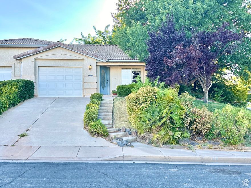 Back on the market. Buyer fell through. Great house at a great price. NO HOA! Single level living, Santa Fe Hills Townhouse! Wonderful for 1st time buyer, investor or second home! Spacious floor plan, large bedrooms, fully fenced backyard, mature trees, close to shopping, restaurants, schools, pickleball courts, golf courses, parks and more!