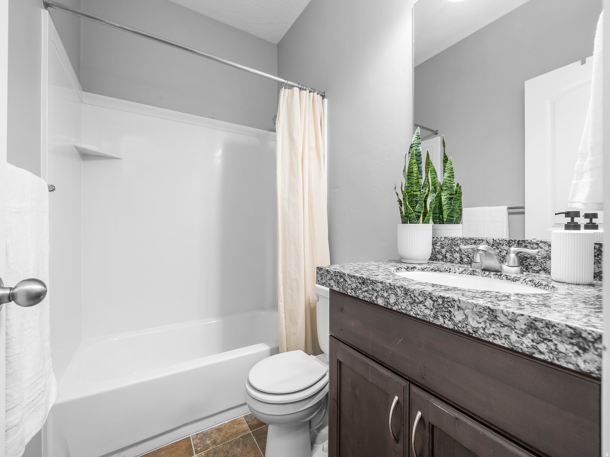 HILLCREST - Residential