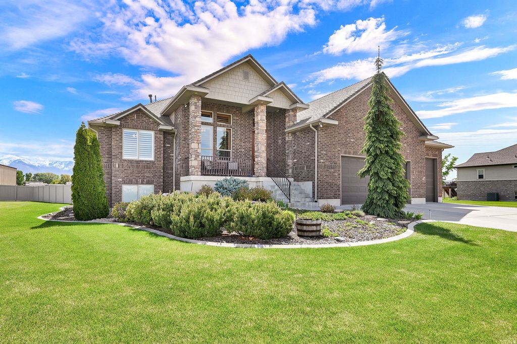 Photo of 3724 S 3050 W, West Haven, UT 84401 (MLS # 2156110)
