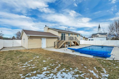 Photo of 2649 W SABLE CIR, Taylorsville, UT 84129 (MLS # 2139566)