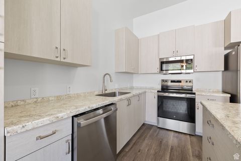 Tiny photo for 387 N 300 E, Payson, UT 84651 (MLS # 2088132)