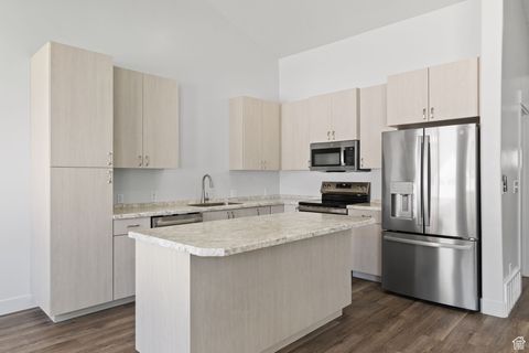 Tiny photo for 387 N 300 E, Payson, UT 84651 (MLS # 2088132)