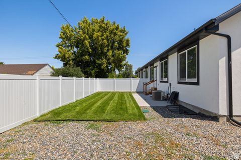 Tiny photo for 387 N 300 E, Payson, UT 84651 (MLS # 2088132)