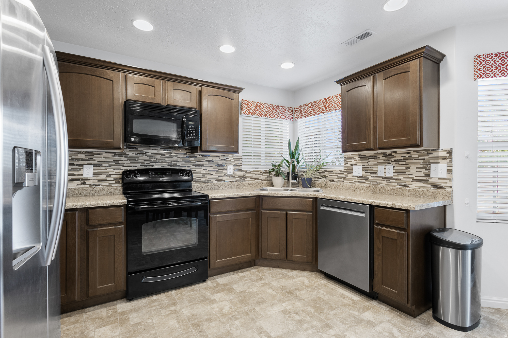 SILVER OAKS - Residential