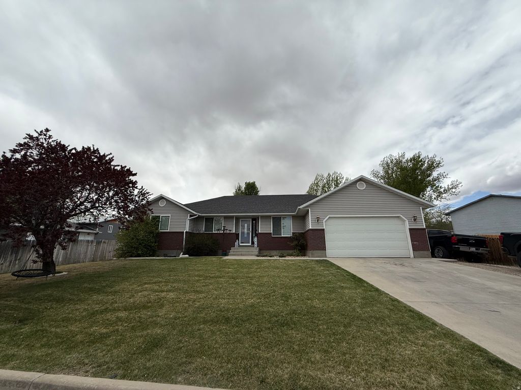 Photo of 283 S 3130 W, Vernal, UT 84078 (MLS # 2150189)