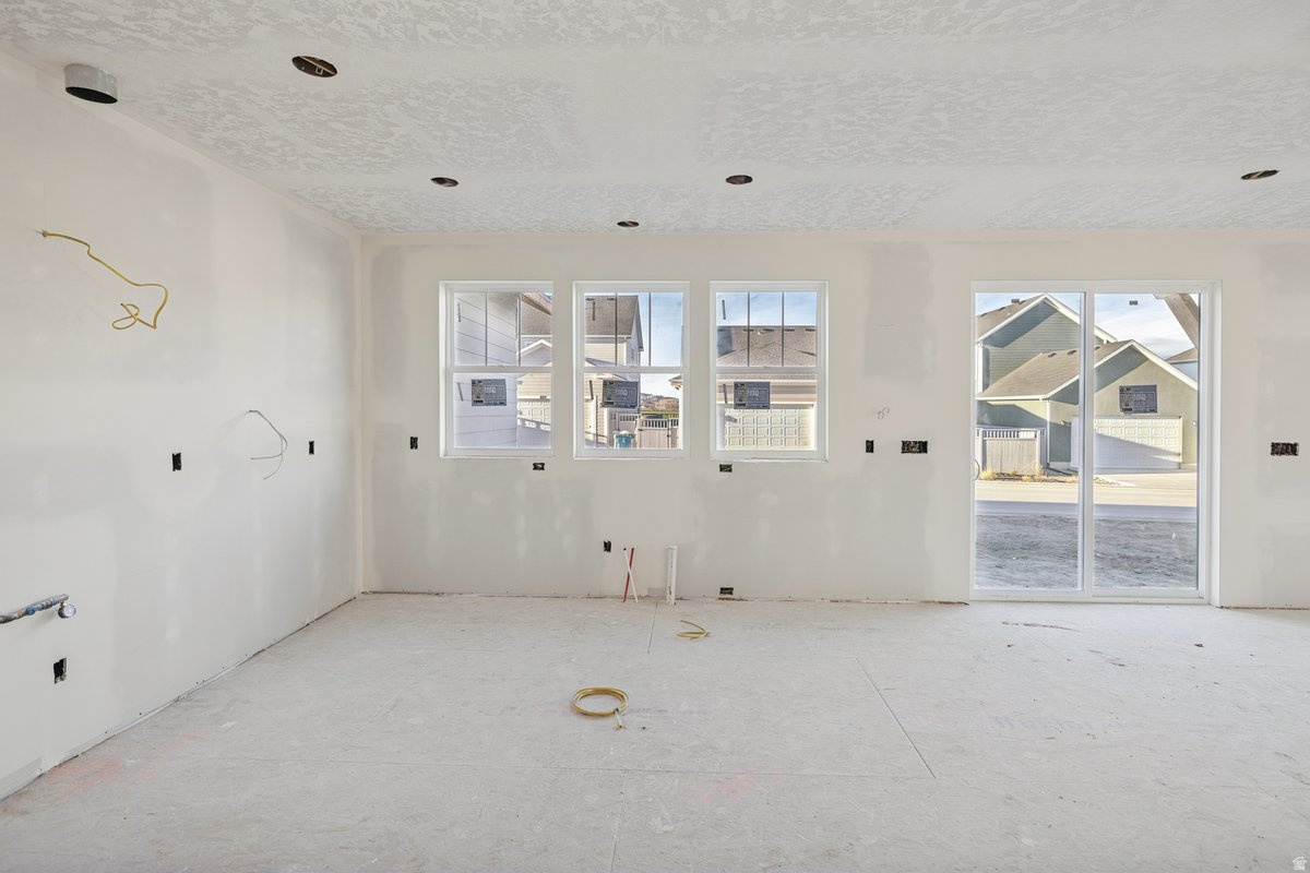 BEACON POINTE - Residential