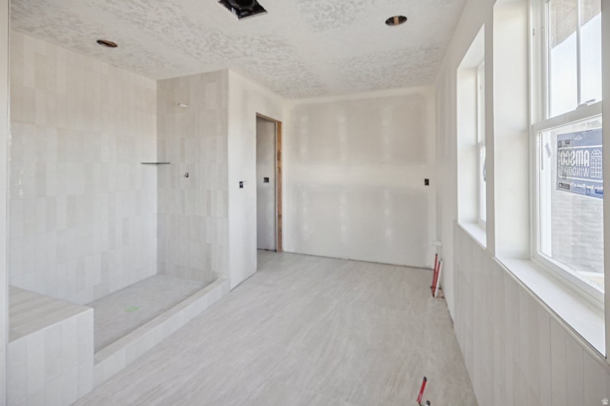 BEACON POINTE - Residential