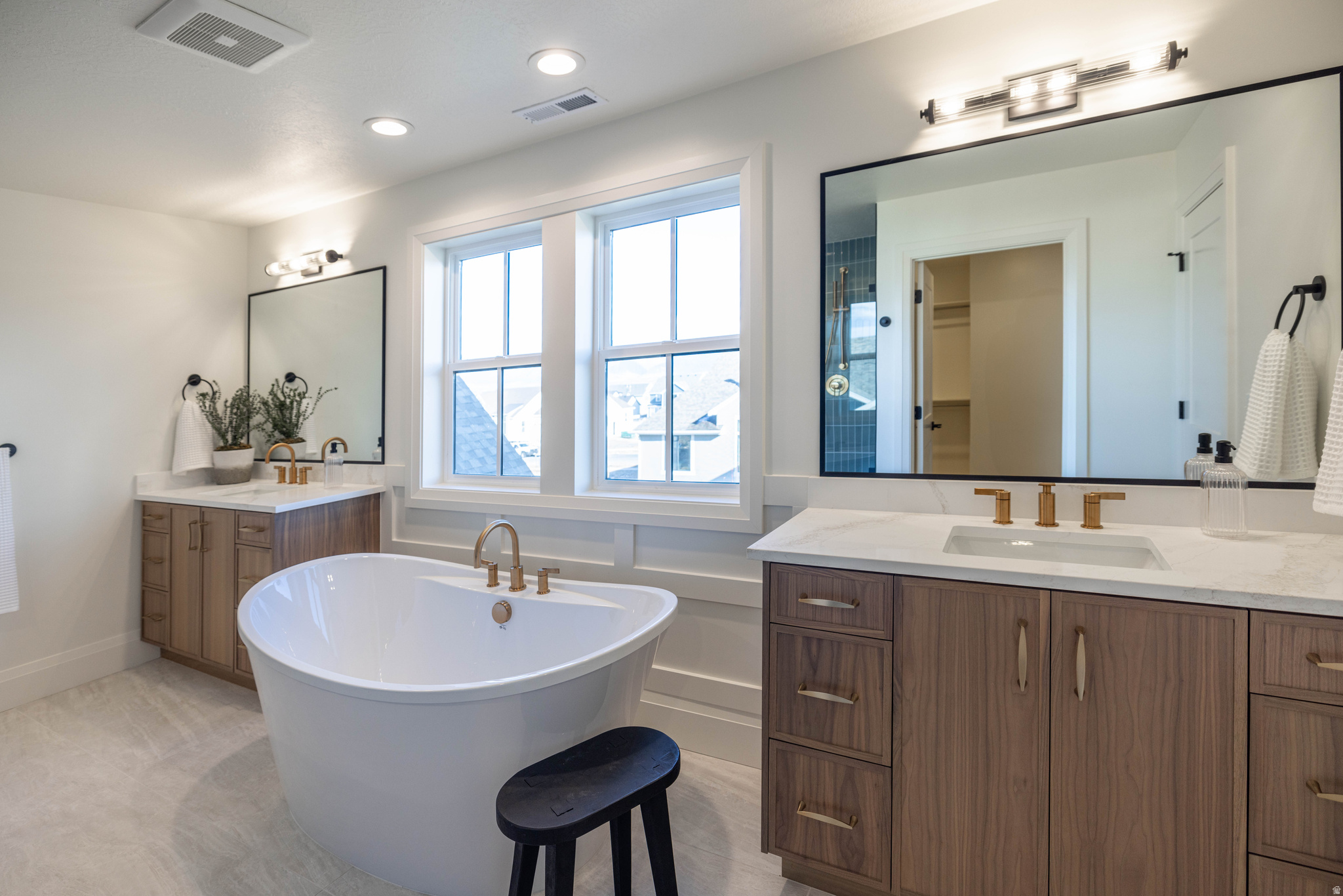 BEACON POINTE - Residential