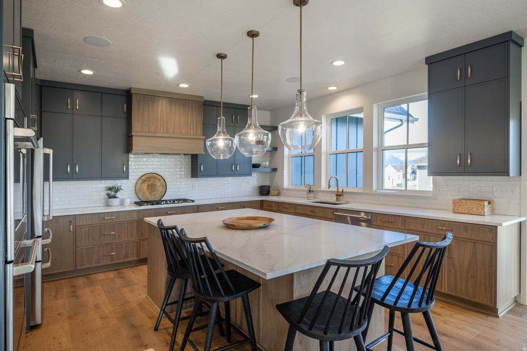 Photo of 822 W CAROLINE DR W #214, Saratoga Springs, UT 84045 (MLS # 2134211)