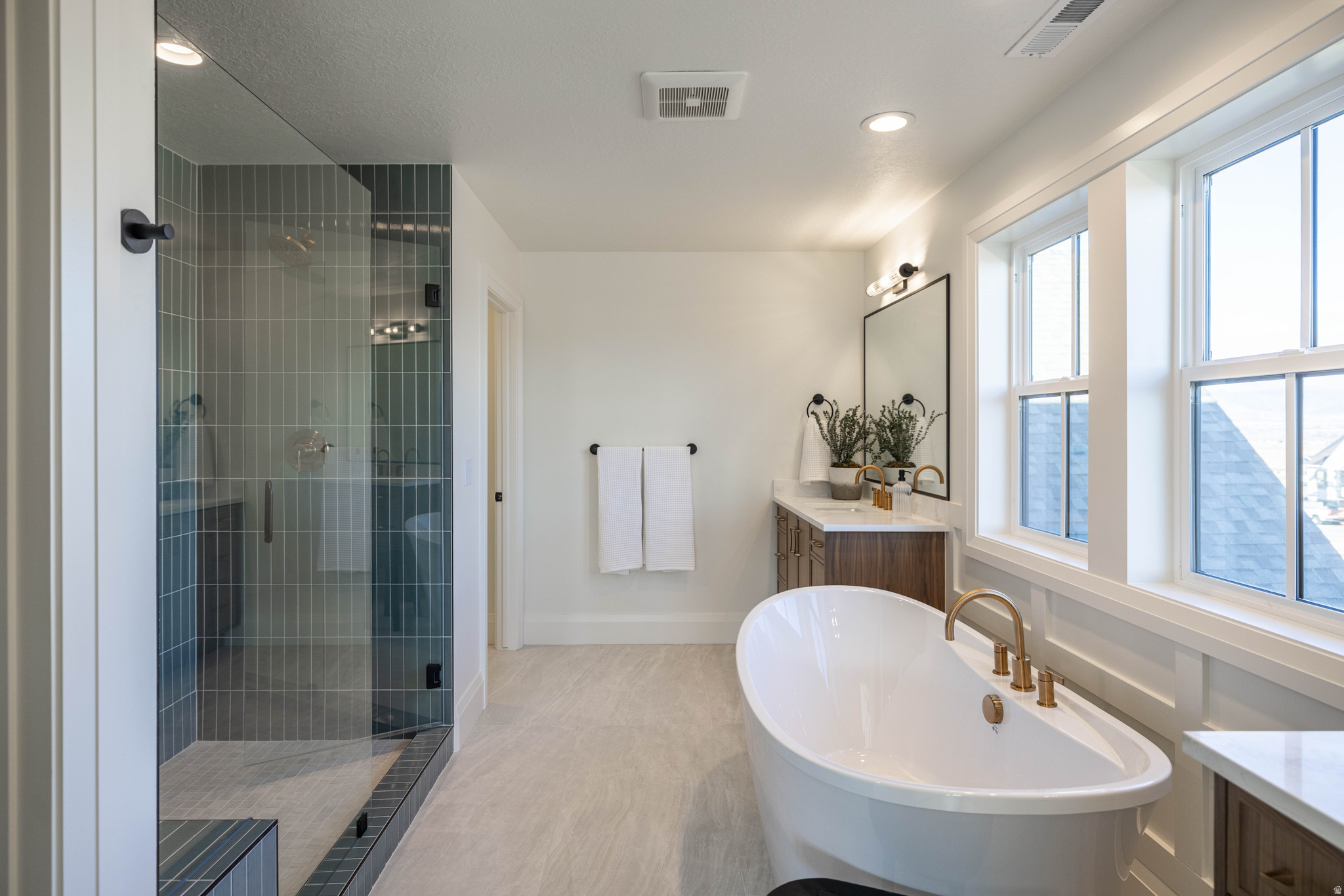 BEACON POINTE - Residential