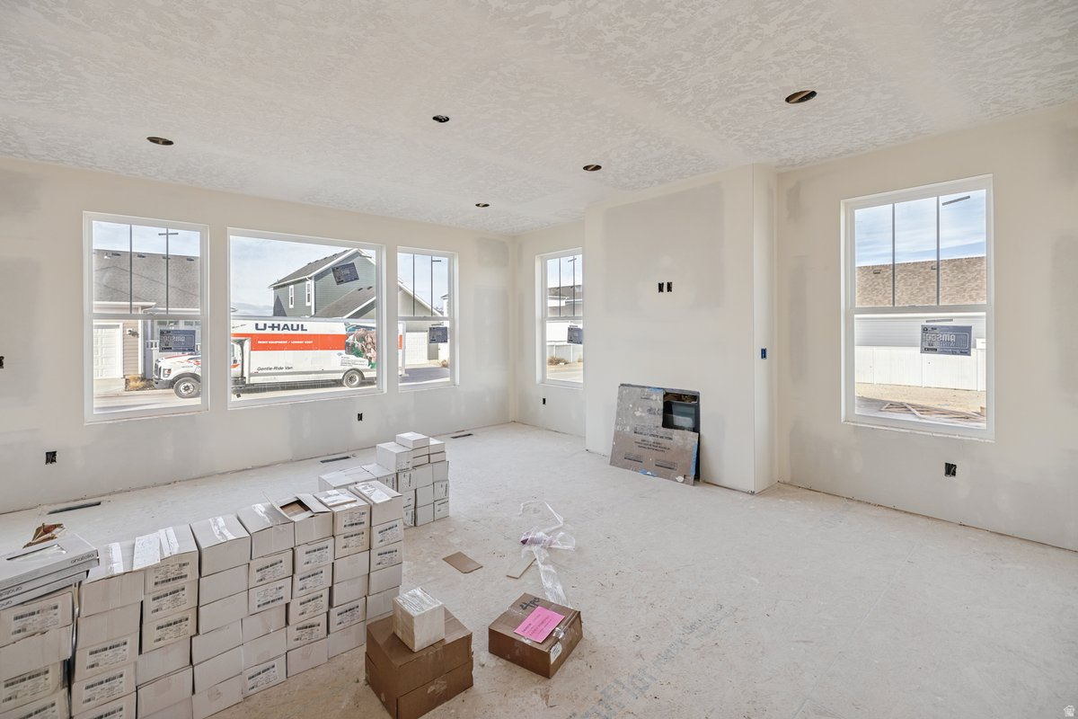 BEACON POINTE - Residential