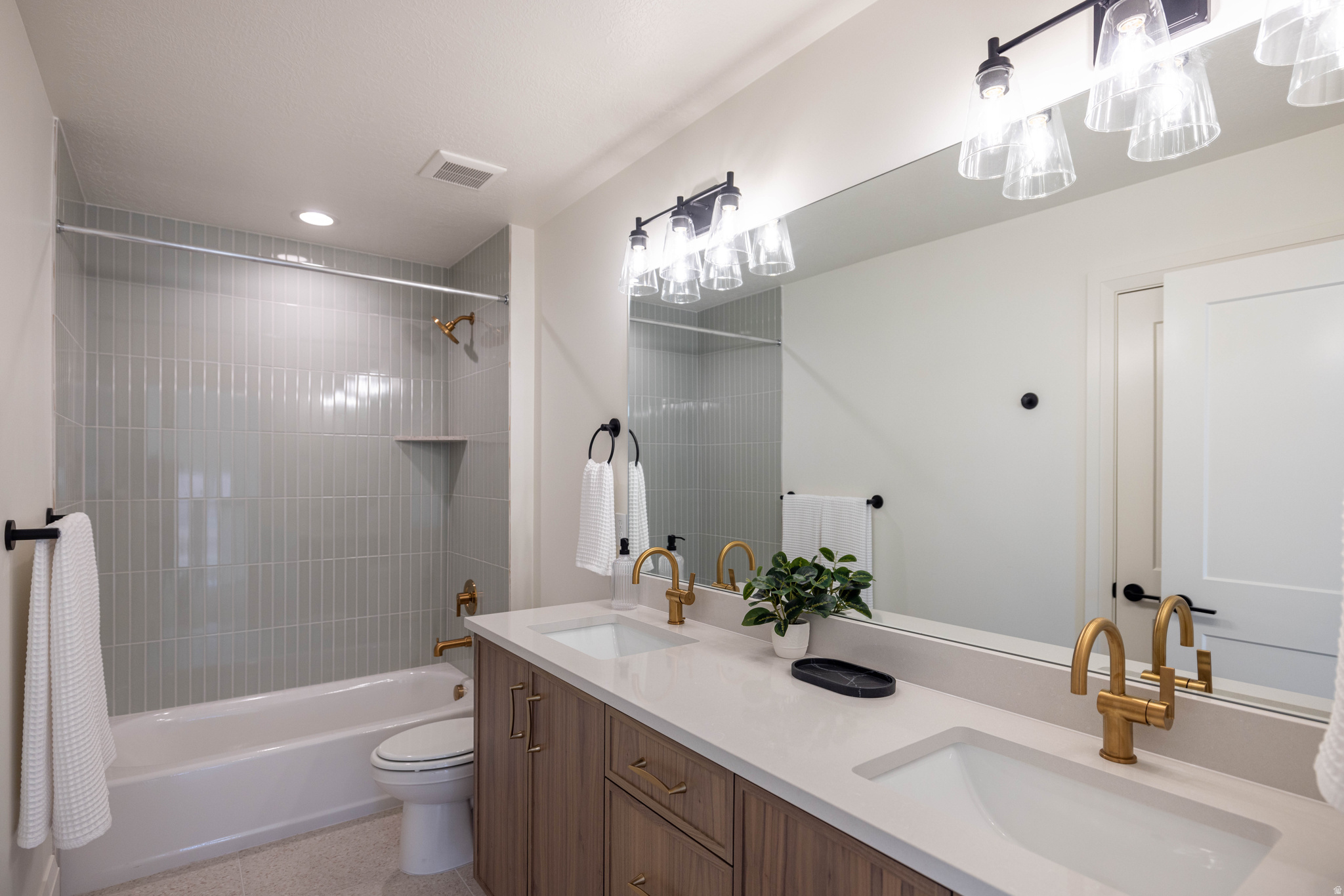 BEACON POINTE - Residential