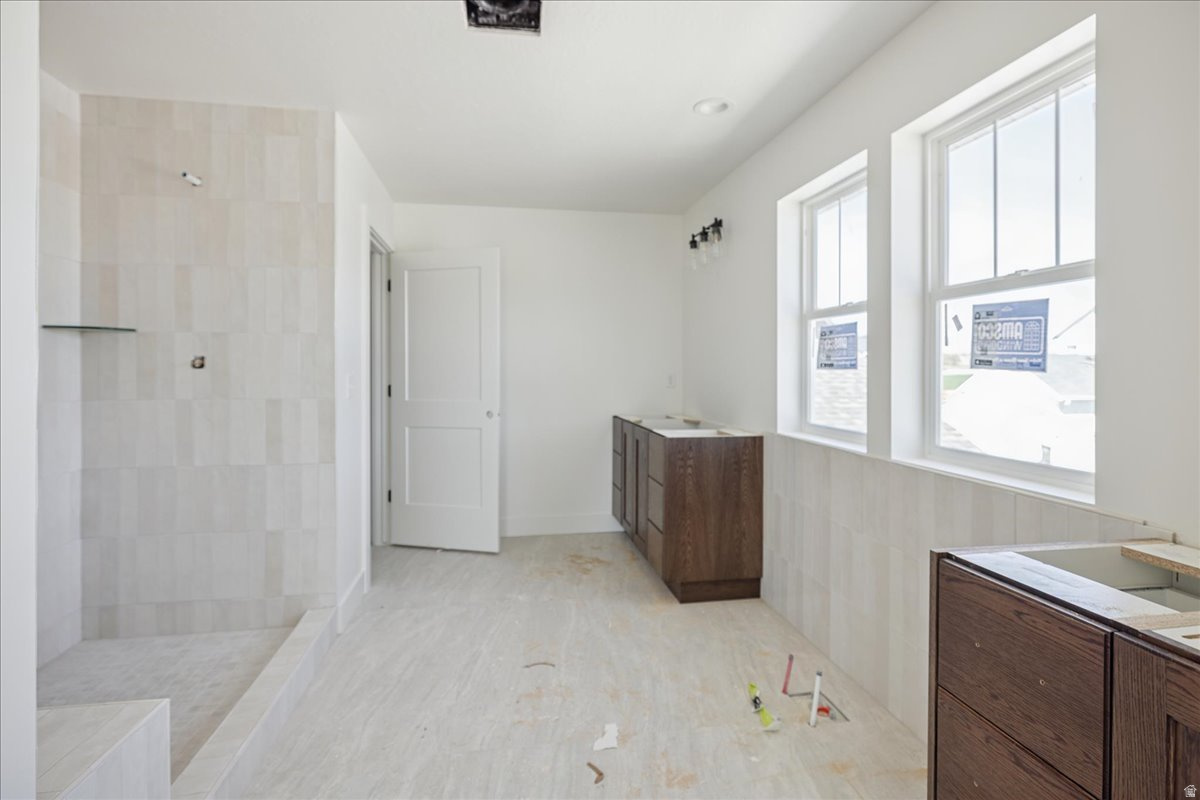 BEACON POINTE - Residential