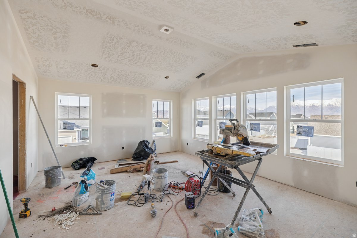 BEACON POINTE - Residential