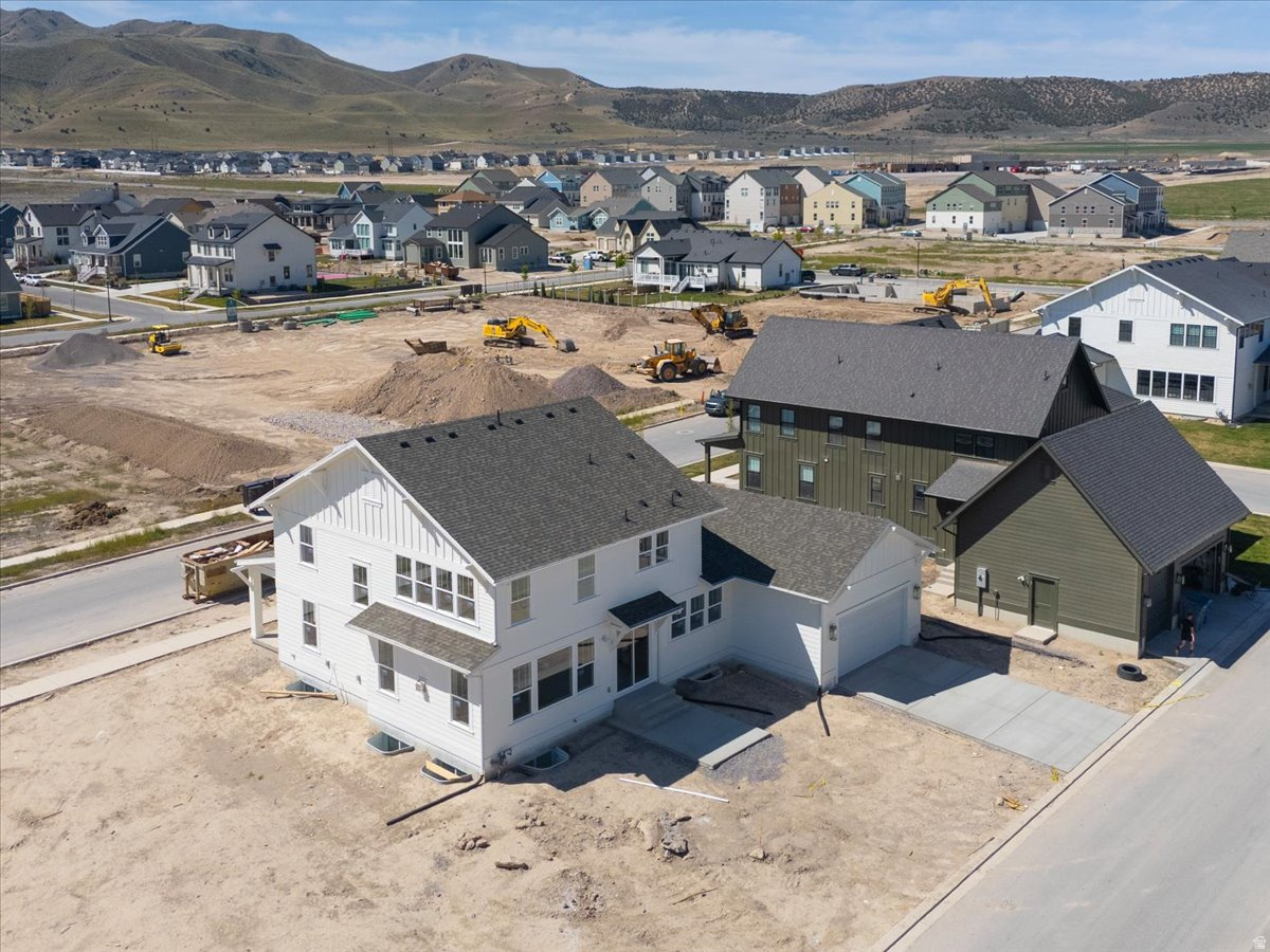 BEACON POINTE - Residential