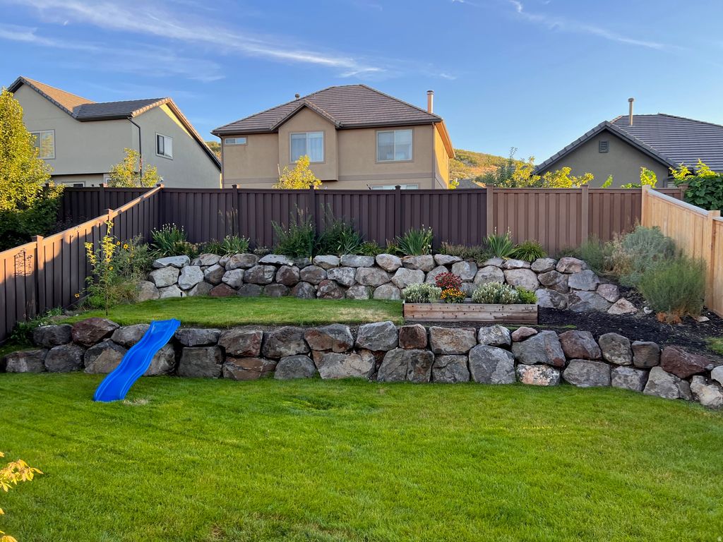 Photo of 2001 E FIELDING LN, Draper, UT 84020 (MLS # 2150246)