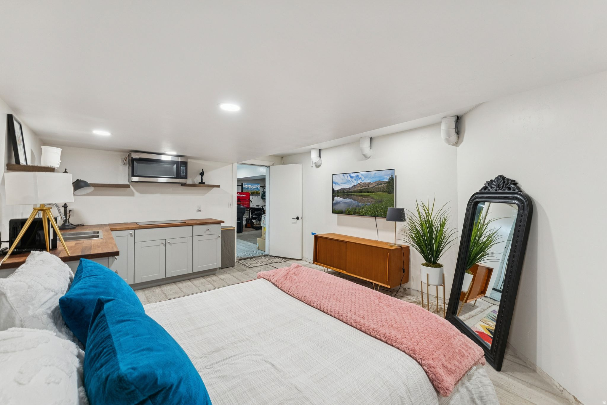 Park City, Utah 84060, United States, 4 Bedrooms Bedrooms, ,3 BathroomsBathrooms,Residential,Active,235044