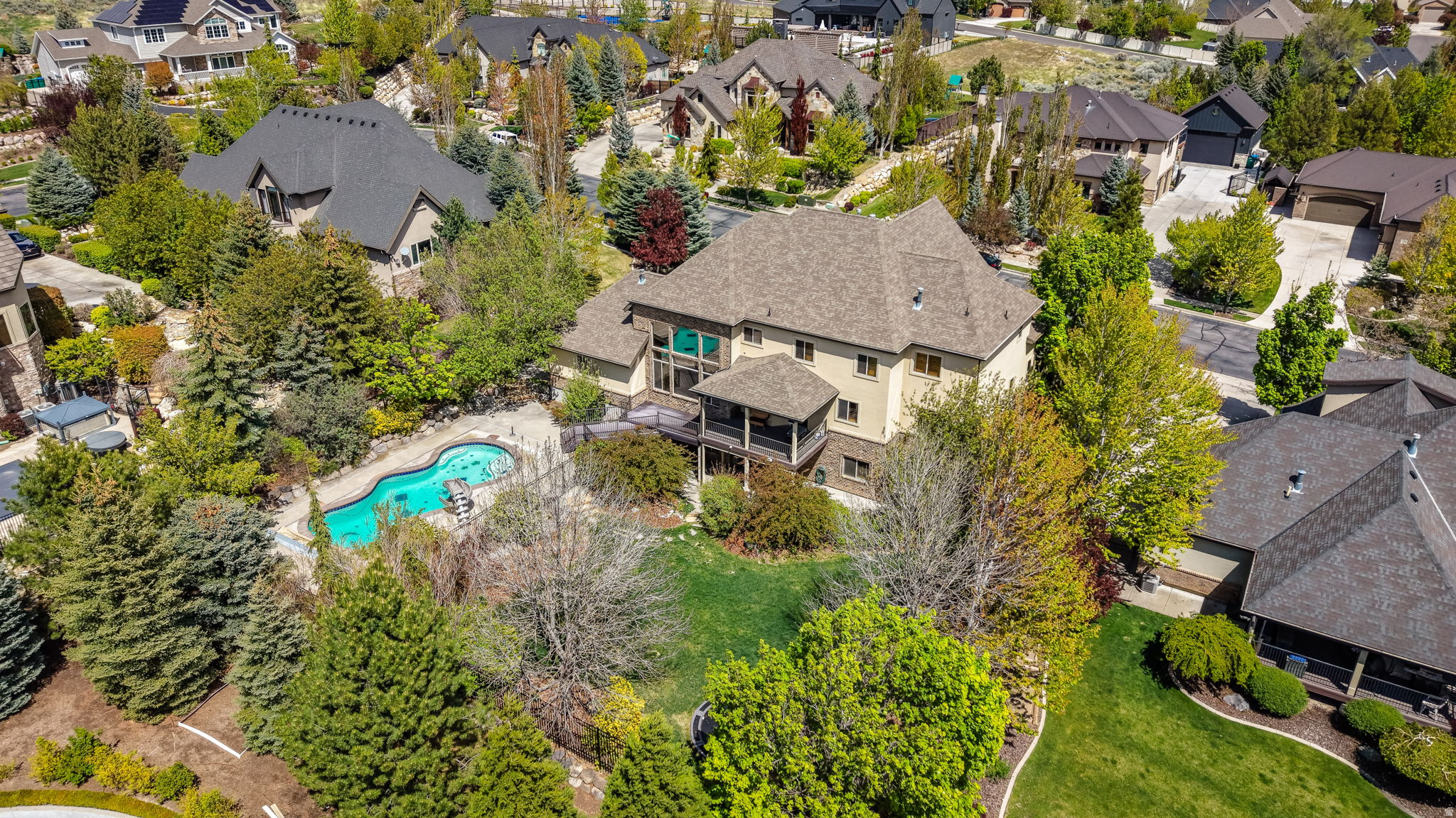 TWIN BRIDGES - Residential