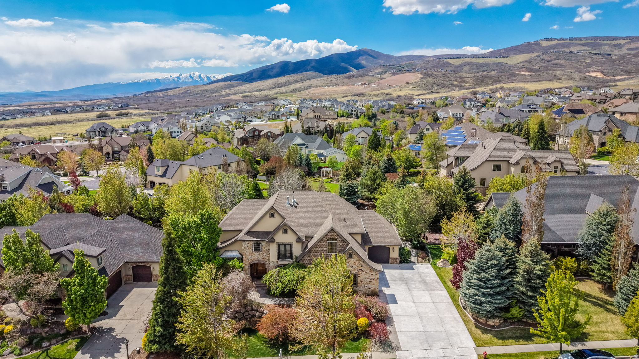 TWIN BRIDGES - Residential