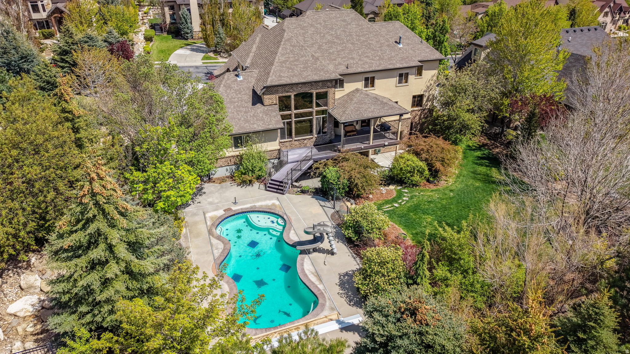 TWIN BRIDGES - Residential