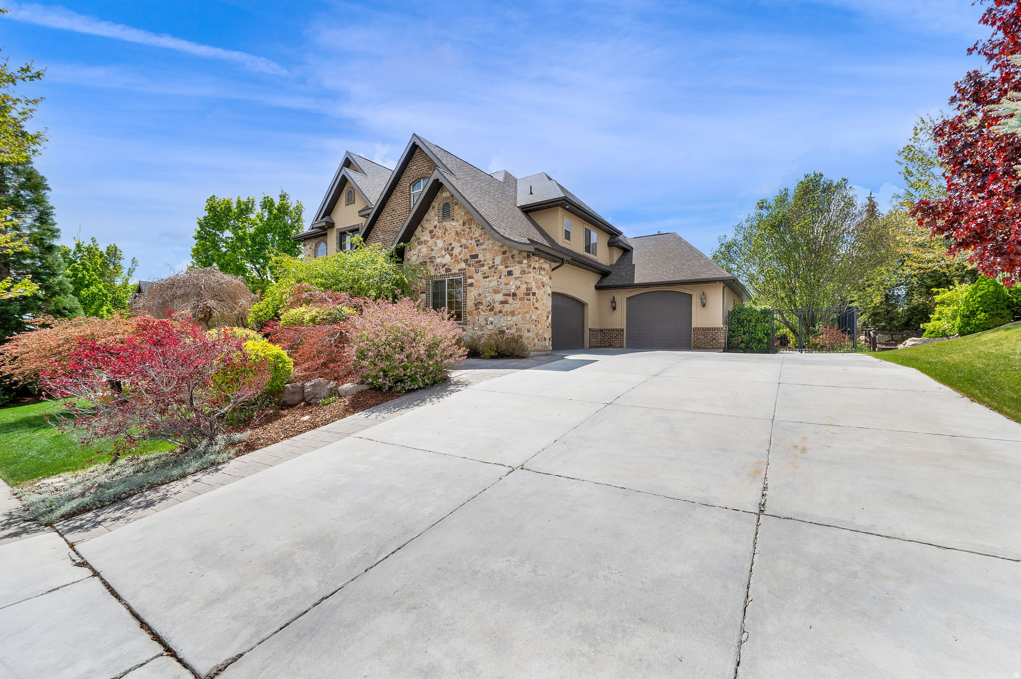 TWIN BRIDGES - Residential