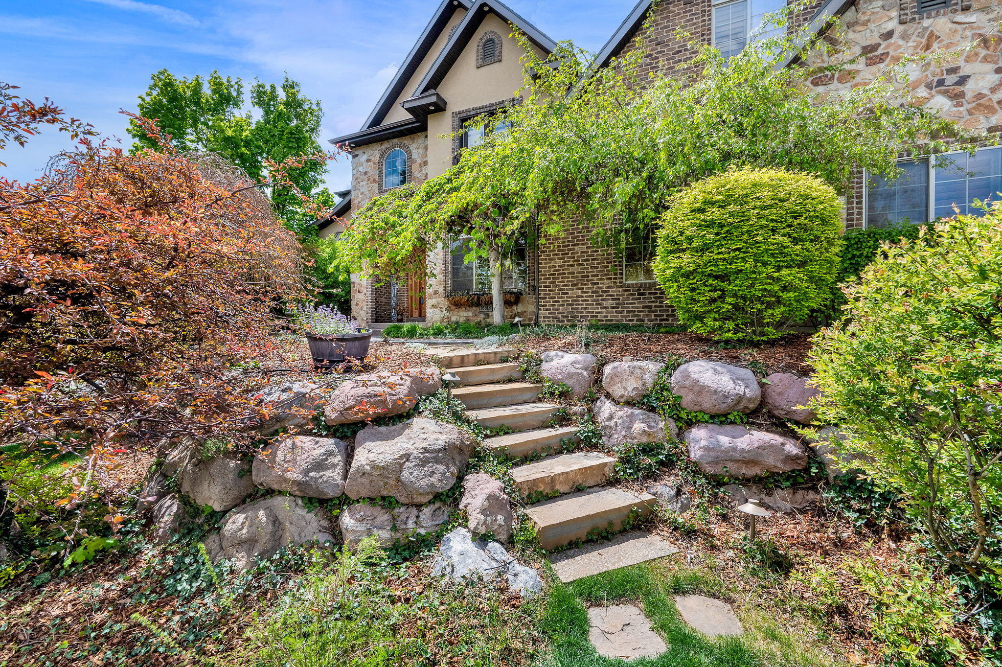 TWIN BRIDGES - Residential