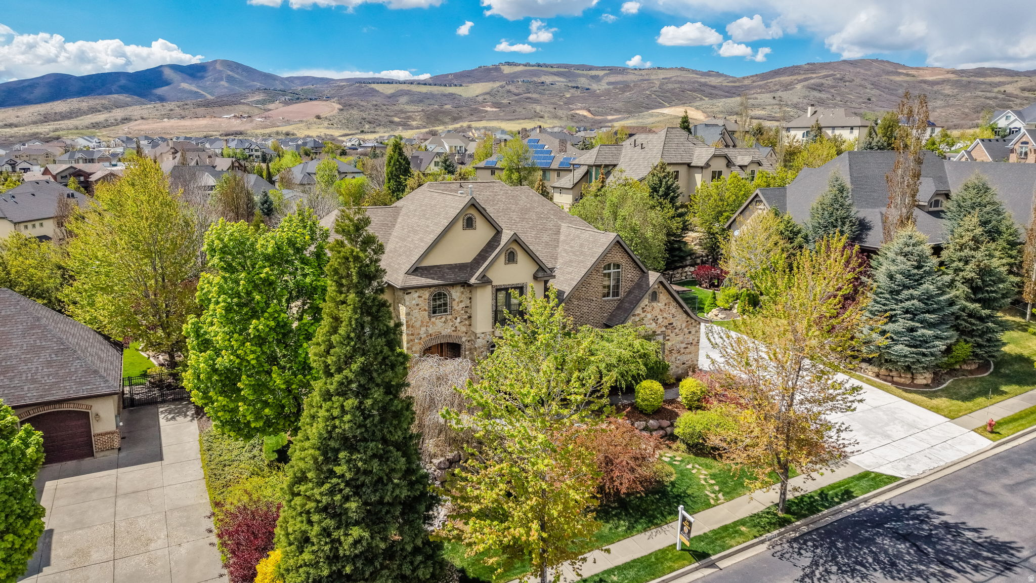 TWIN BRIDGES - Residential