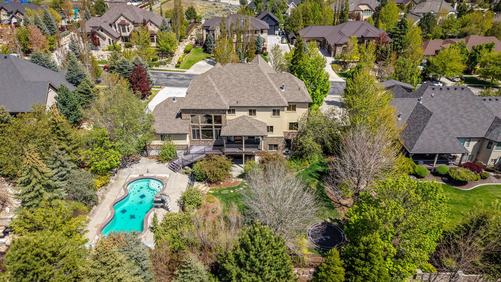 TWIN BRIDGES - Residential