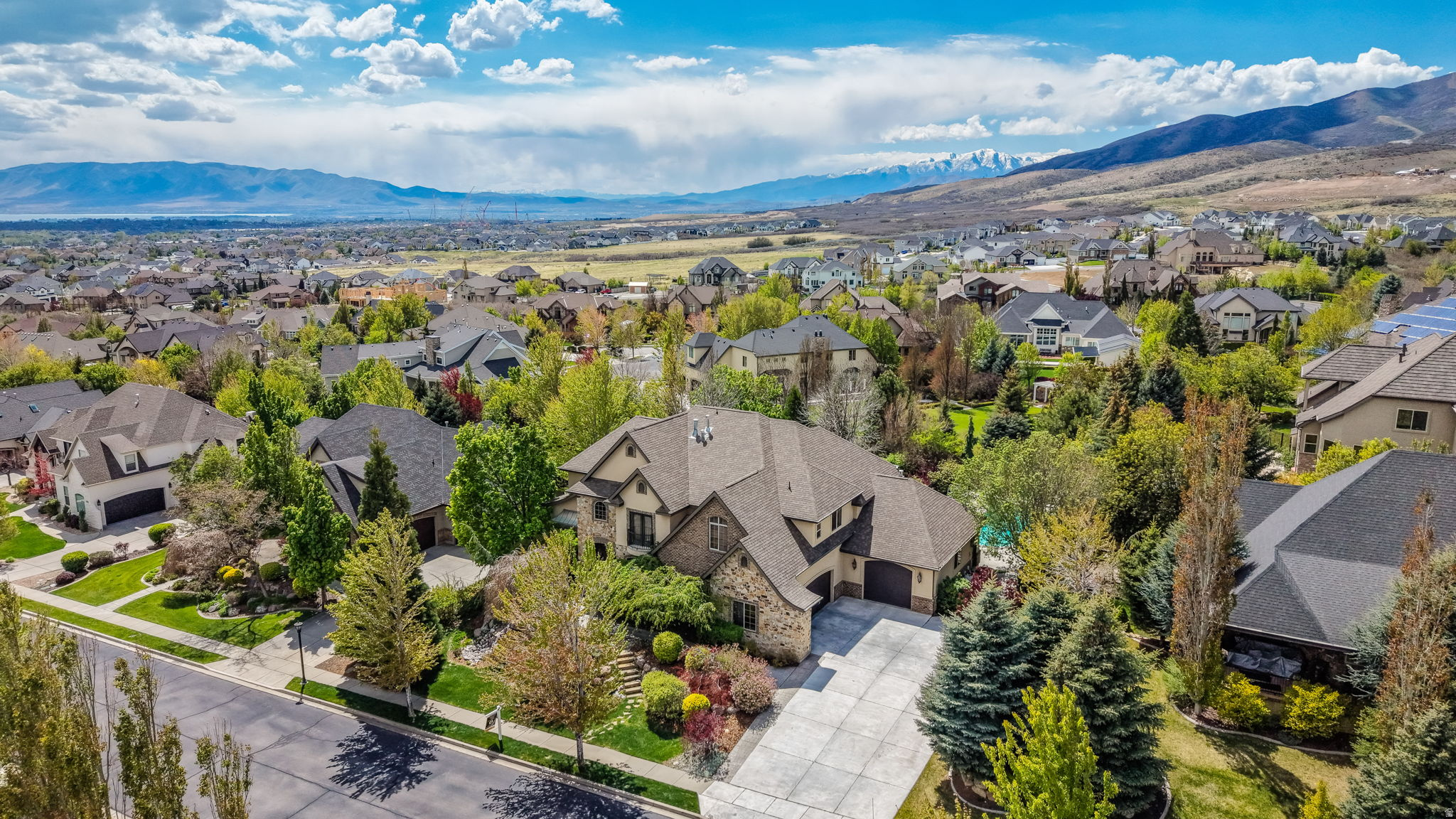 TWIN BRIDGES - Residential