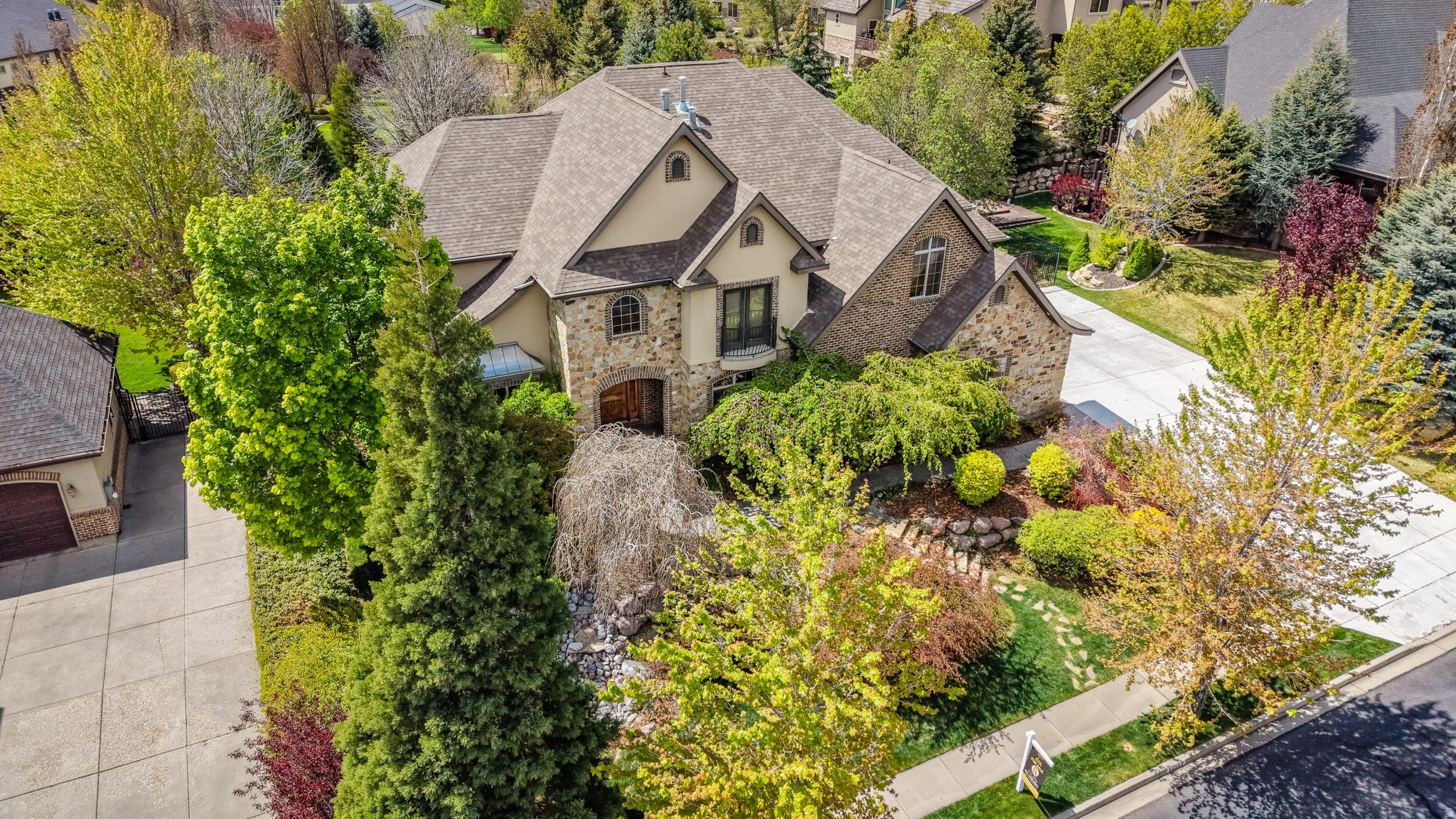 TWIN BRIDGES - Residential