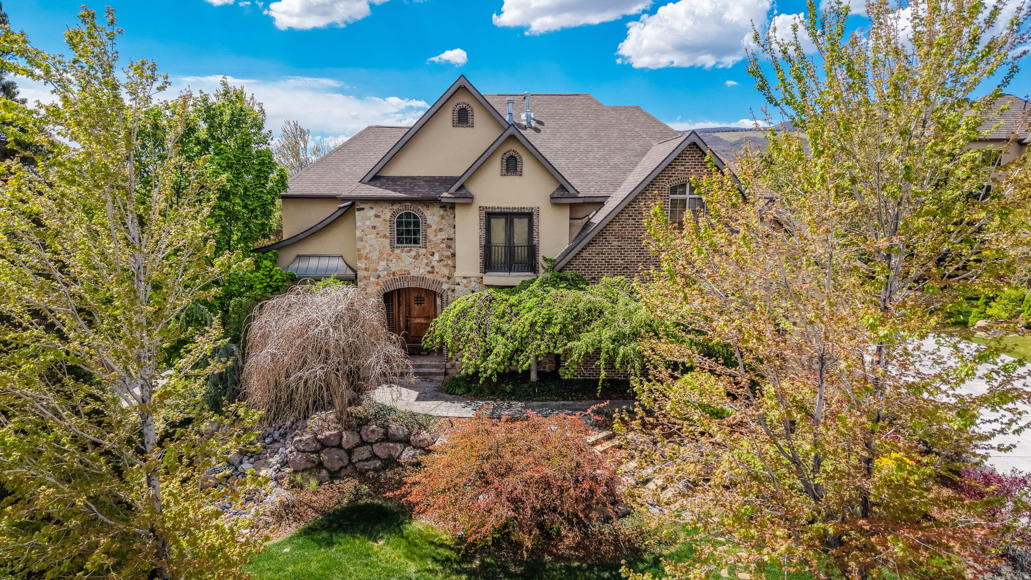 TWIN BRIDGES - Residential