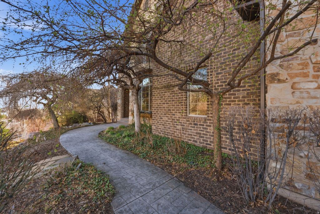 Photo of 12513 N TIMBERLINE DR W, Highland, UT 84003 (MLS # 2145096)