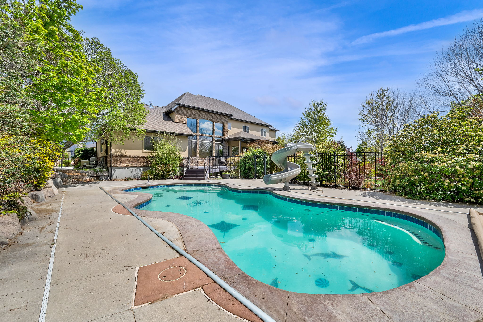 TWIN BRIDGES - Residential